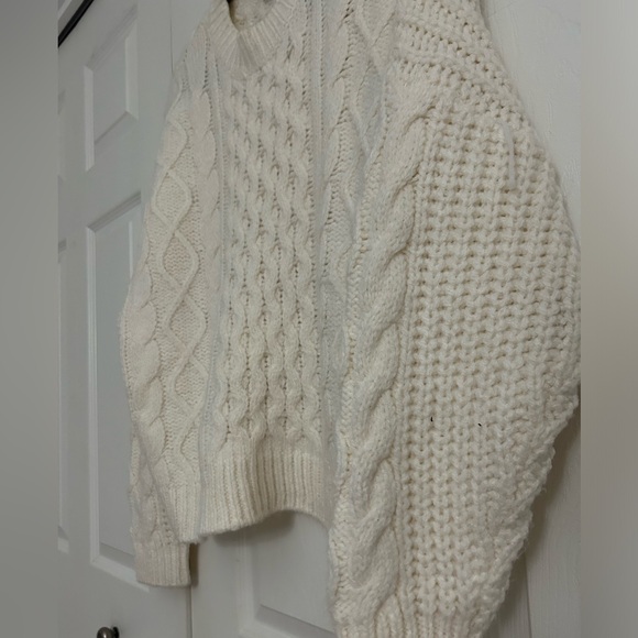 Cable knit sweater - Picture 3 of 3